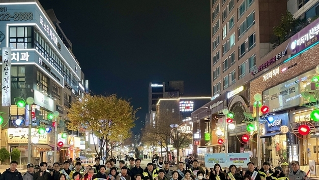 수원남부경찰서, 수능 직후 지역 사회와 협업...해방․탈선 청소년 선도 합동순찰