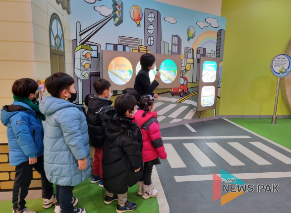 백의초등학교병설유치원 한탄강어린이랜드 교통안전체험 실시