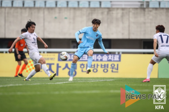 천안, 울산에 2-1 역전승...1위 탈환