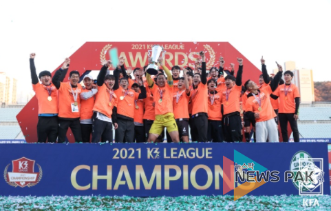 창단 후 첫 우승을 차지한 김포FC.