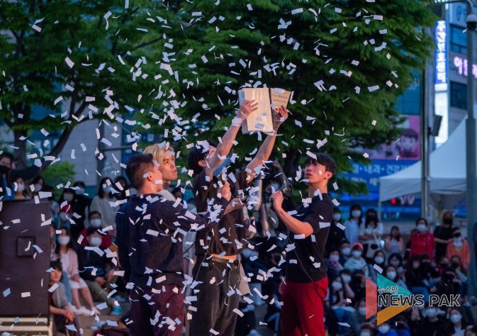 제18회 안산국제거리극축제 국내공식참가작 <초인> 멜랑콜리댄스컴퍼니 (사진 안산문화재단 제공)