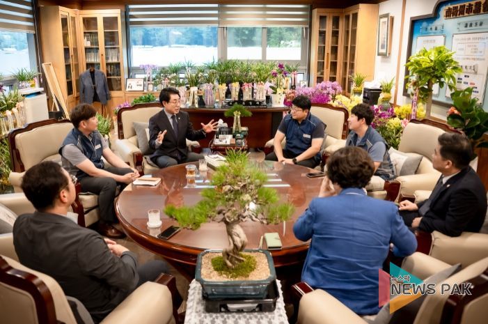 조성대 의장이 남양주시 공무원노조와 간담회를 진행하고 있다.