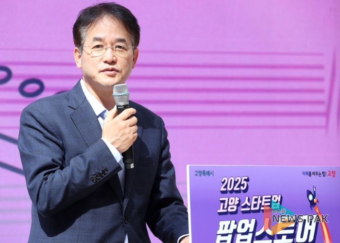 ‘2025 고양 스타트업 팝업스토어' 개막식에서 개회사 중인 이동환 고양특례시장