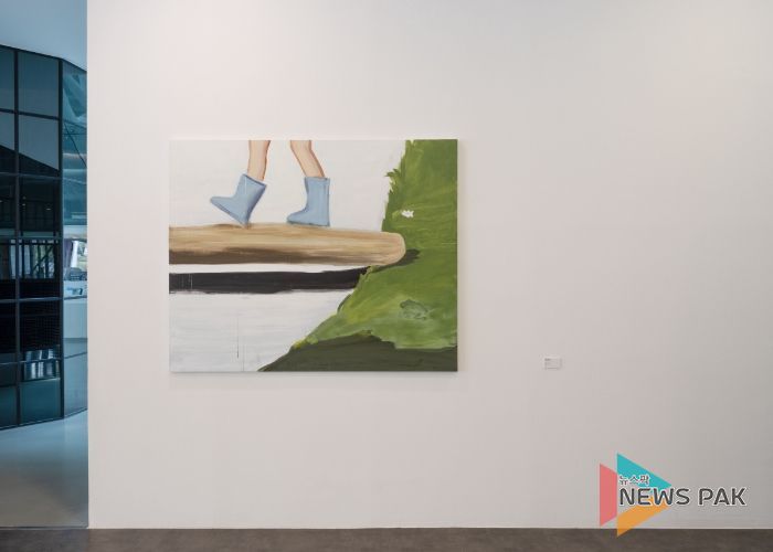 김민수, <탐험가들(R)>, 2025, 캔버스에 아크릴, 130.3x162.2cm. (경기도미술관 제공)