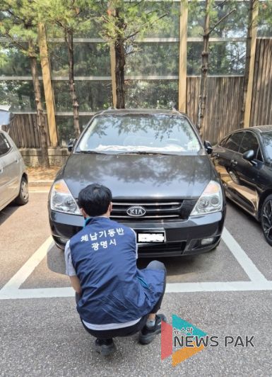 자동차세·과태료 체납차량을 대상으로 번호판 영치가 진행 중인 모습.