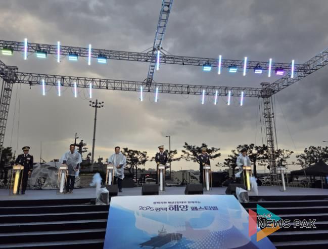 2025 평택 해양페스티벌에서 퍼포먼스 하는 모습