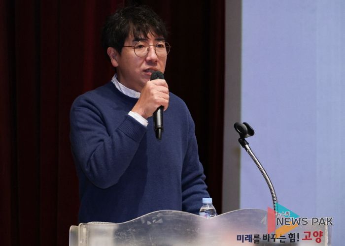 ‘2025년 11월 직원 소통·공감의 날’ 에 초청돼 특강 중인‘런던고라니’김희욱 강사