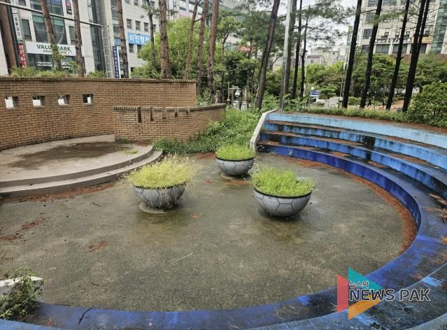 나눔숲 조성 전 영통종합사회복지관 야외 공간