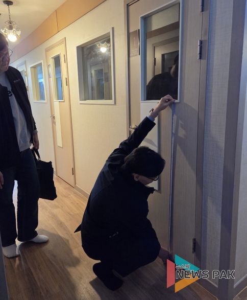 수원특례시, 유관기관 관계자들이 신종·변종 룸카페를 대상으로 합동점검을 진행하고 있다.