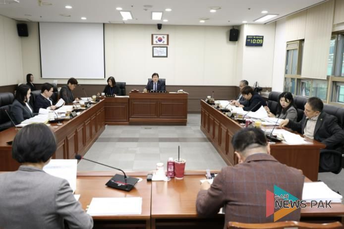 용인특례시의회 자치행정위원회, 행정사무감사 3일차-재무국 행정사무감사 실시