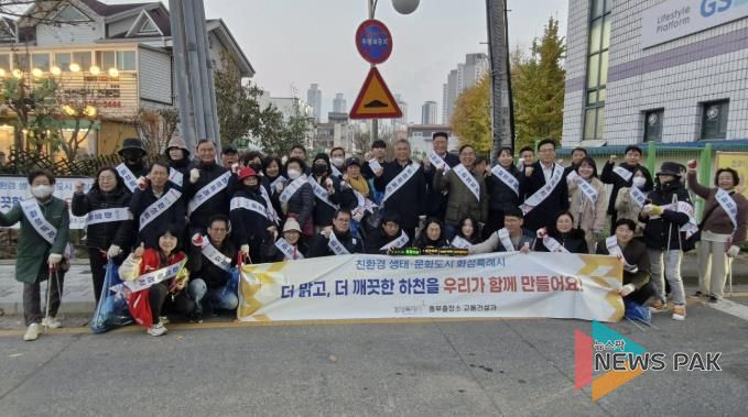 화성시 동부출장소 인곡천일대 환경정화 캠패인 단체사진