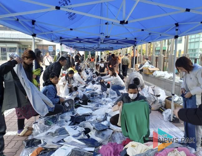 시흥시외국인복지센터 사랑이 담긴 손길, 겨울철 외국인 주민 의류 나눔 행사 진행