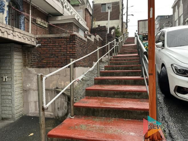 수원시 팔달구 지동, 비탈길 안전난간 정비로 주민 안전 강화