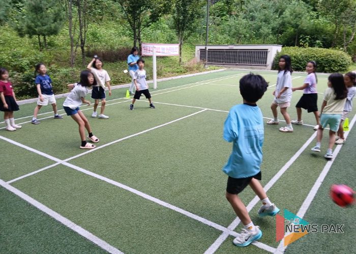 ‘건강한 돌봄놀이터’에 참여해 신체 활동 중인 어린이들