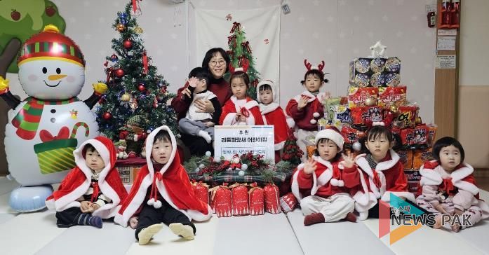 안성시노인복지관, 영세아 전용 리틀파랑새어린이집으로부터 ‘행복나눔 라면트리’ 기부받아