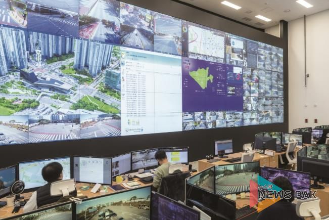 고양시 전역의 상황 정보가 실시간으로 펼쳐지는 고양 스마트시티센터 관제실(출처=고양소식)