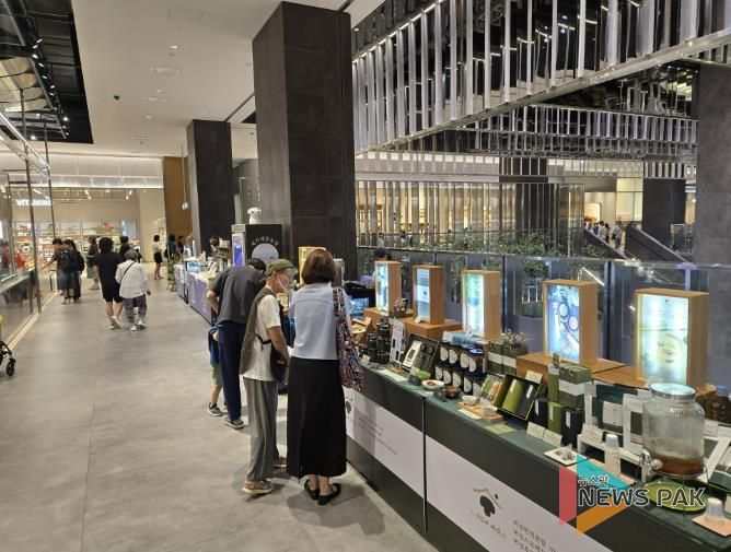 용인특례시 농산물종합가공지원센터는 지난해 센터 농식품 창업보육기업과 대형백화점을 연계한 팝업스토어 판매 지원사업을 진행했다.