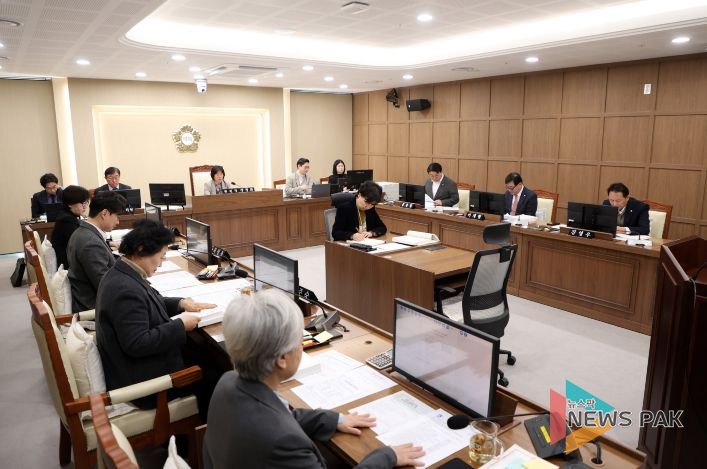 수원특례시의회 기획경제위원회 조례안 심사
