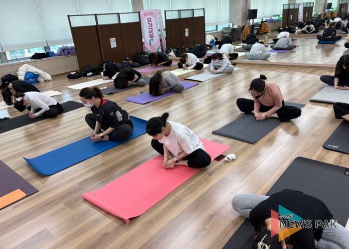 ‘임신부 요가교실’ 수업