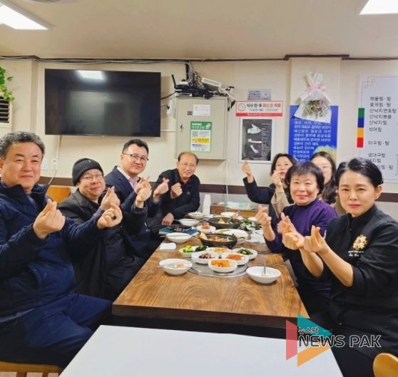 지난 24일 인생플러스센터 강당에서 '2026년 제1차 사회복지사 등의 처우개선위원회'를 진행하고 있다.