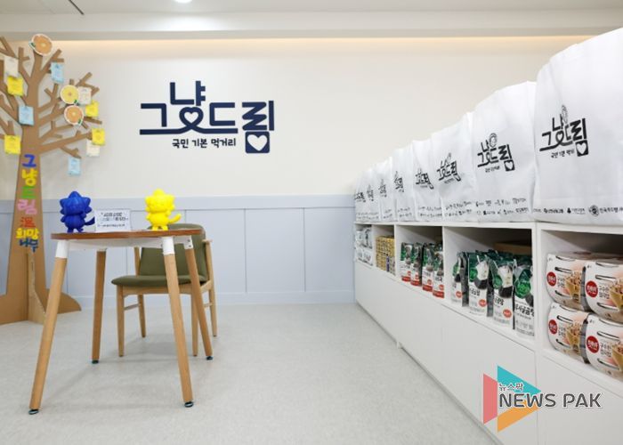 2월부터 리모델링 중인 화성특례시 나래울복지관 '그냥드림'의 내부 모습. 서연이음터‘코리요 모형’, 목공 시민프로젝트 통한 ‘의자’ 등을 기부받았다.