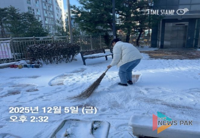 고양시자원봉사센터, ‘눈 쓸 고양’으로 안전한 통행길 조성