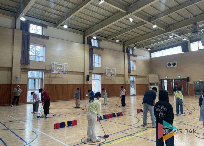 스내그골프 프로그램에 참여하는 학생들