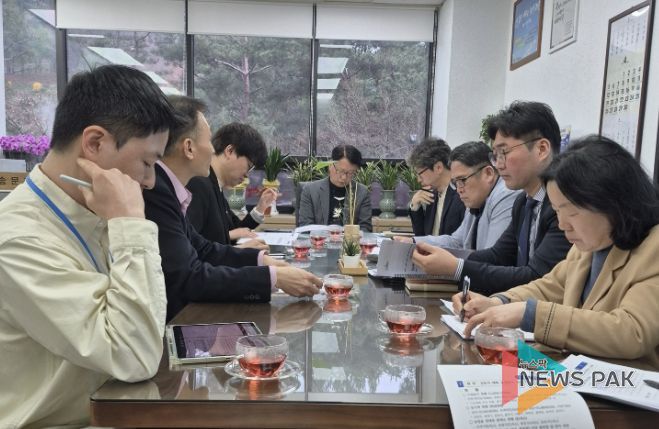 송문호 기획조정실장 주재로 열린 비상대책회의에서 민생 안전 대책을 검토하고 있다