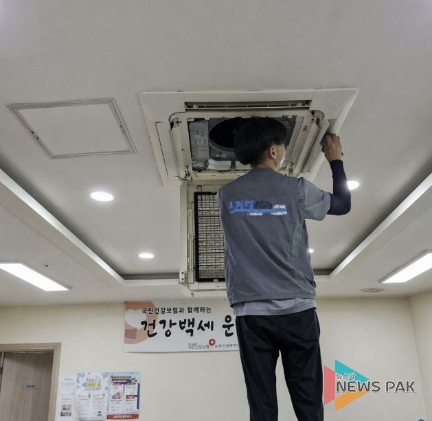 “여름 더위잡는다” 수원시 권선구, 경로당(무더위쉼터) 냉방기 점검·청소 실시
