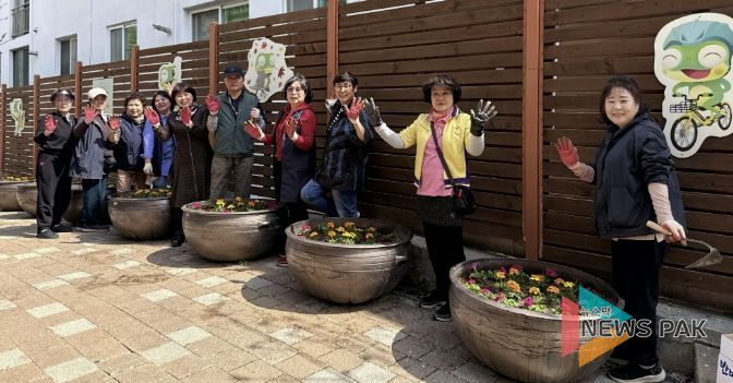 수원시 영통구 매탄1동, 주민과 함께하는 초화 식재 실시